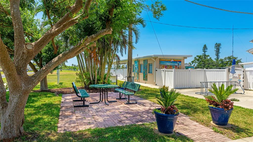 For Sale: $85,000 (1 beds, 1 baths, 624 Square Feet)