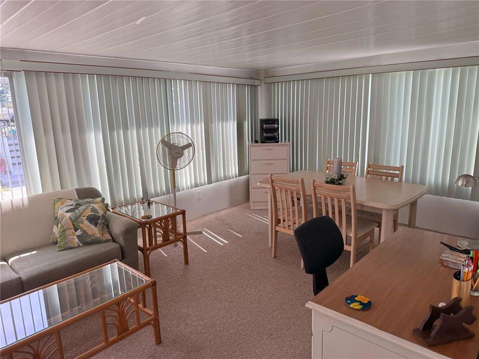 For Sale: $85,000 (1 beds, 1 baths, 624 Square Feet)