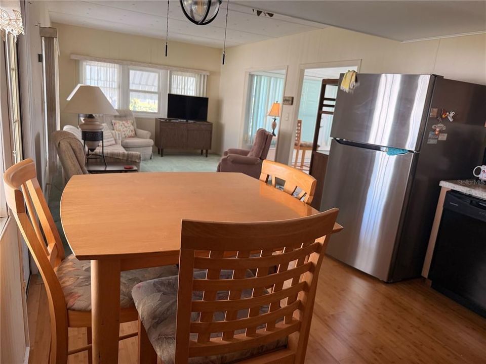 For Sale: $85,000 (1 beds, 1 baths, 624 Square Feet)