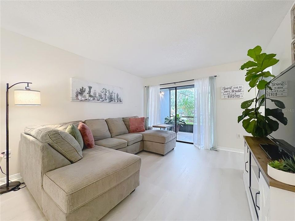 For Rent: $1,800 (2 beds, 2 baths, 820 Square Feet)
