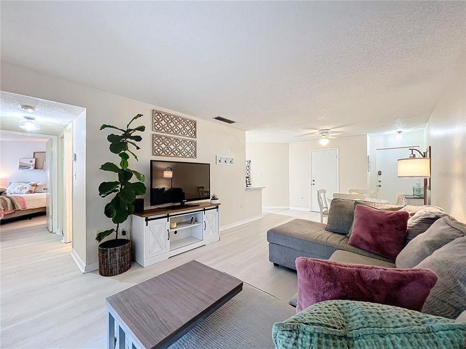 For Rent: $1,800 (2 beds, 2 baths, 820 Square Feet)