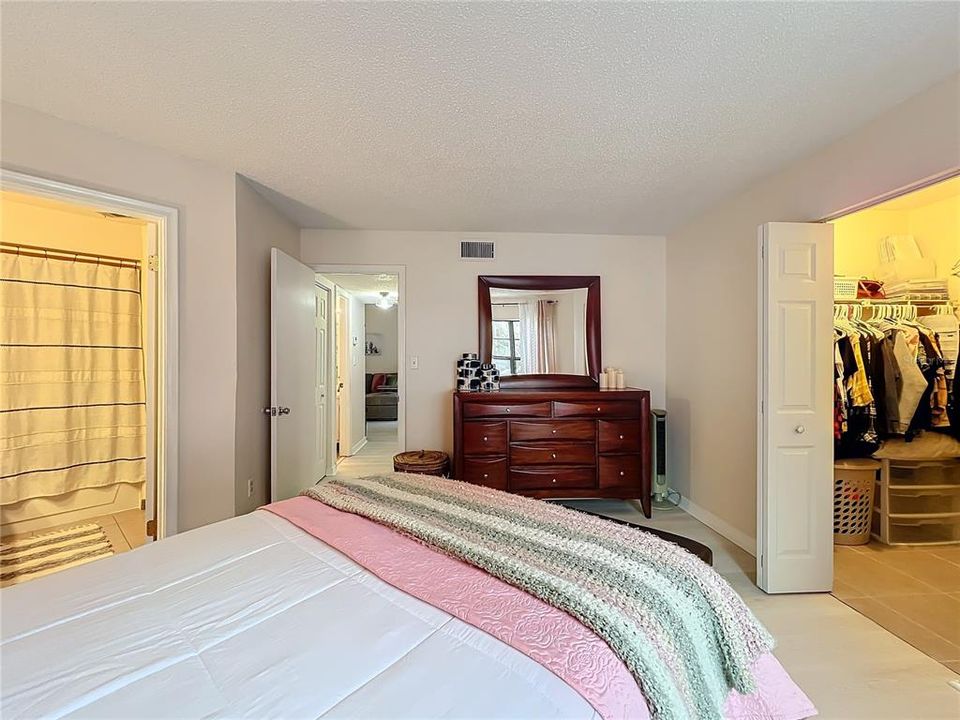 For Rent: $1,800 (2 beds, 2 baths, 820 Square Feet)
