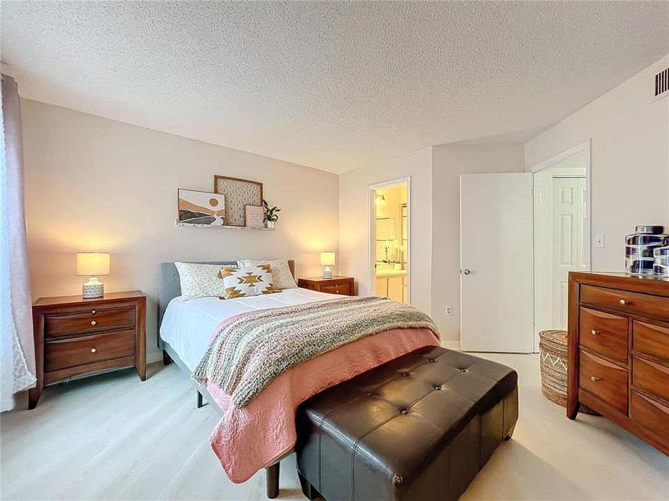 For Rent: $1,800 (2 beds, 2 baths, 820 Square Feet)