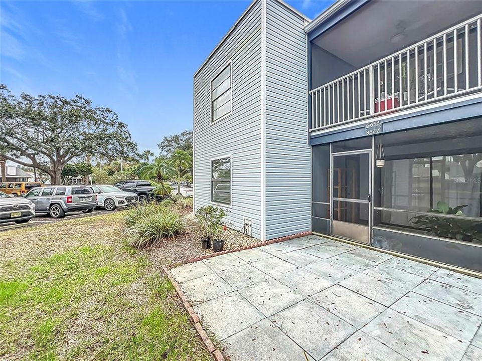 For Rent: $1,800 (2 beds, 2 baths, 820 Square Feet)