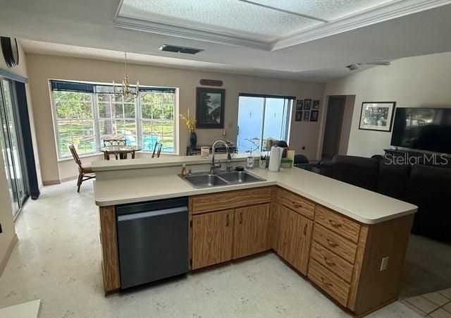 Active With Contract: $294,500 (3 beds, 2 baths, 2019 Square Feet)