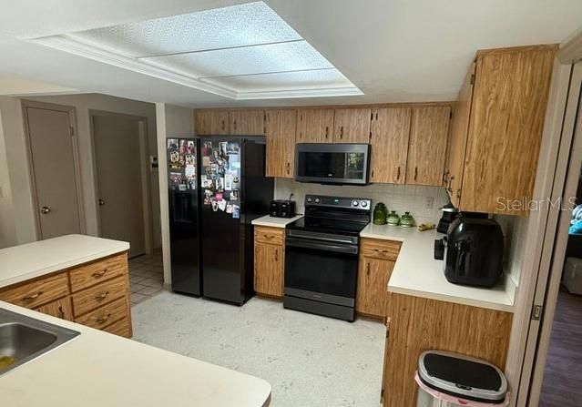 Active With Contract: $294,500 (3 beds, 2 baths, 2019 Square Feet)