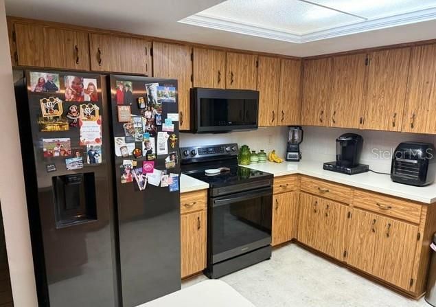 Active With Contract: $294,500 (3 beds, 2 baths, 2019 Square Feet)
