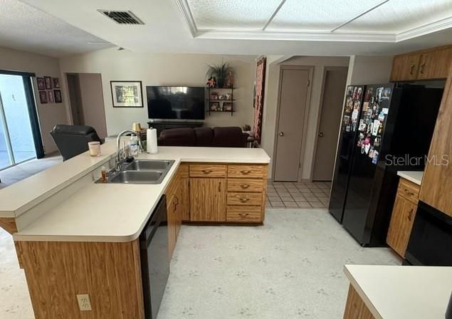 Active With Contract: $294,500 (3 beds, 2 baths, 2019 Square Feet)