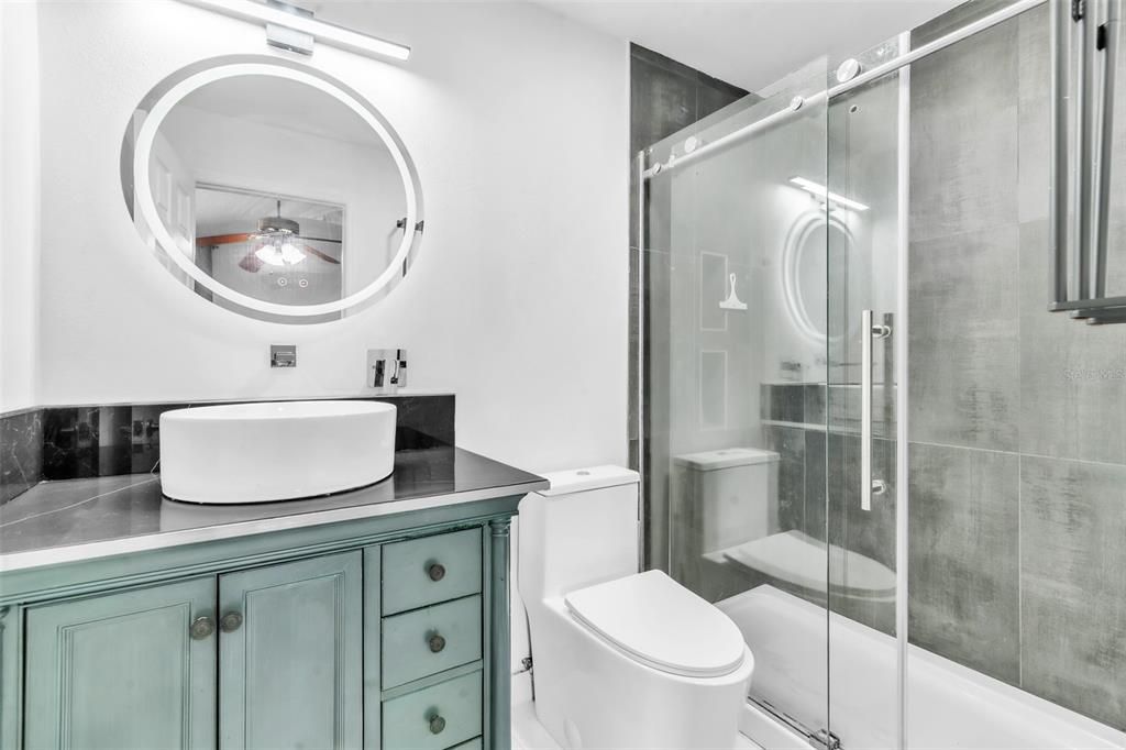 Activo con contrato: $229,999 (2 camas, 2 baños, 1088 Pies cuadrados)