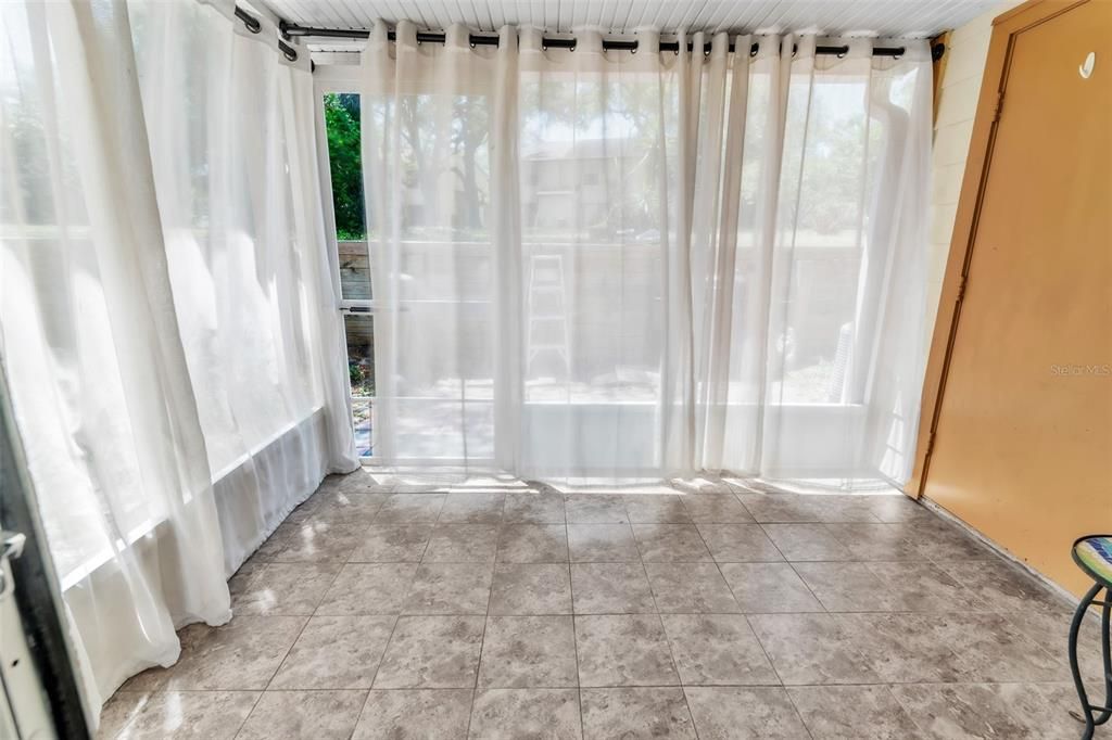 Activo con contrato: $229,999 (2 camas, 2 baños, 1088 Pies cuadrados)