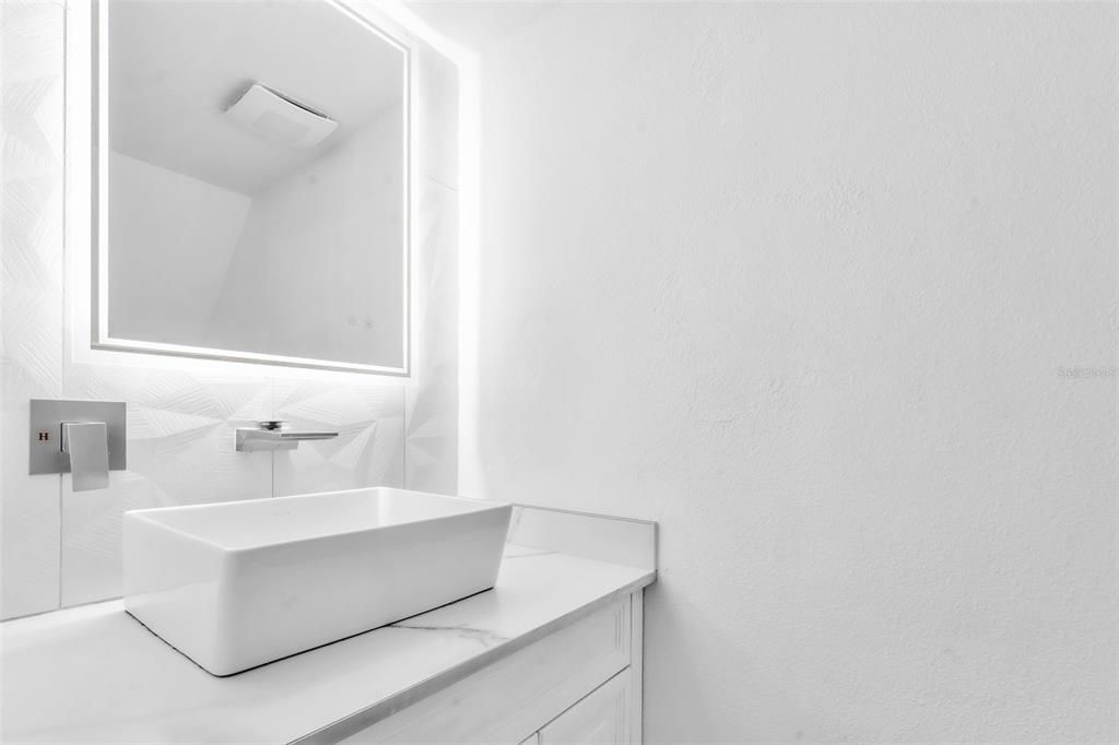 Activo con contrato: $229,999 (2 camas, 2 baños, 1088 Pies cuadrados)