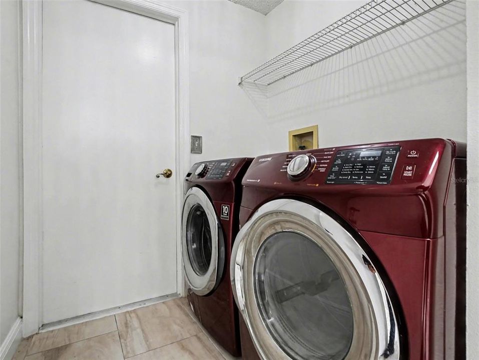 Под контрактом: $459,900 (4 спален, 2 ванн, 1808 Квадратных фут)