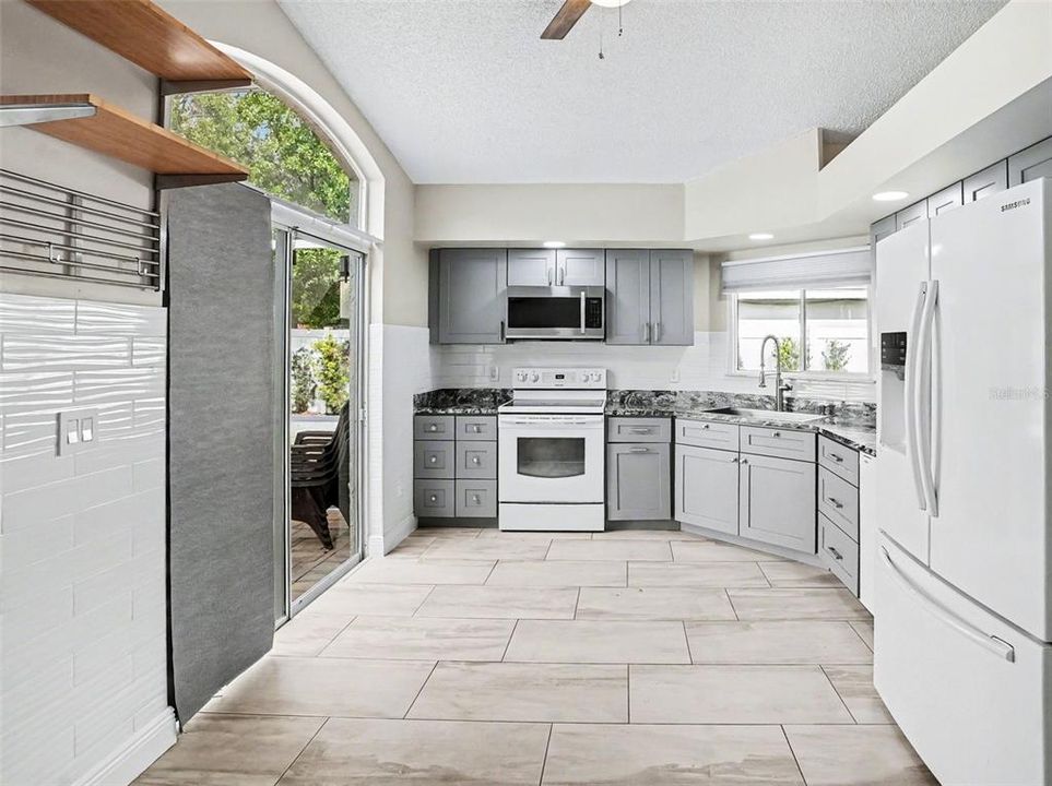 Под контрактом: $459,900 (4 спален, 2 ванн, 1808 Квадратных фут)