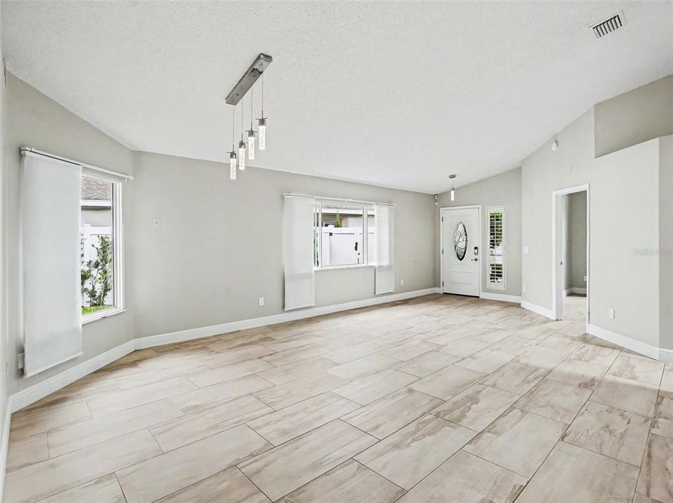 Под контрактом: $459,900 (4 спален, 2 ванн, 1808 Квадратных фут)