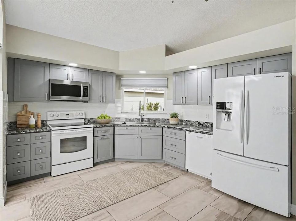 Под контрактом: $459,900 (4 спален, 2 ванн, 1808 Квадратных фут)
