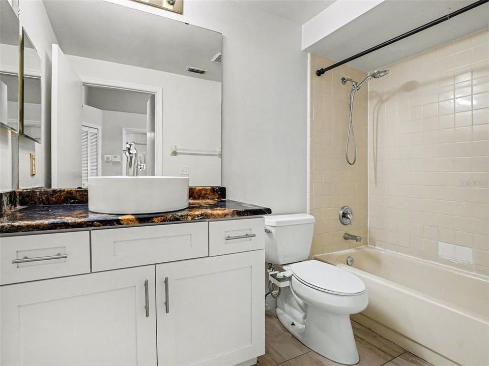 Под контрактом: $459,900 (4 спален, 2 ванн, 1808 Квадратных фут)