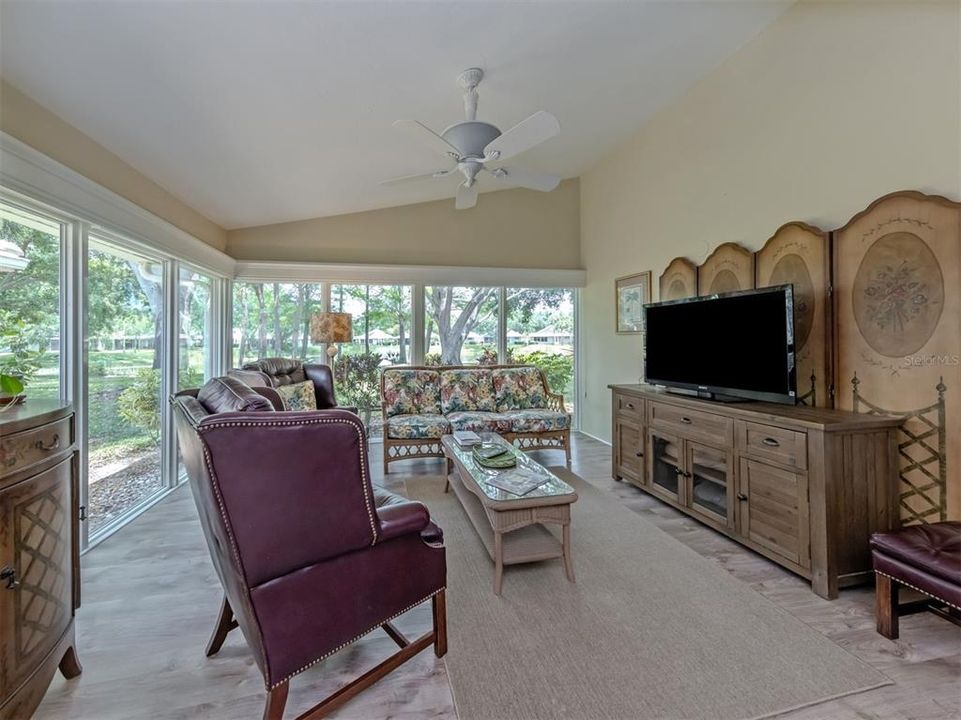 For Sale: $385,000 (3 beds, 2 baths, 1735 Square Feet)