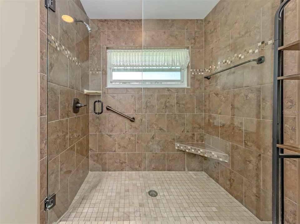 For Sale: $385,000 (3 beds, 2 baths, 1735 Square Feet)