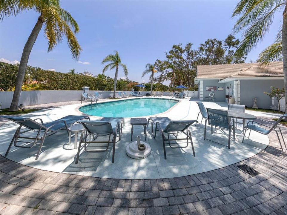 For Sale: $385,000 (3 beds, 2 baths, 1735 Square Feet)