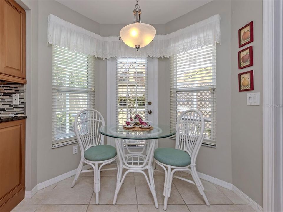 For Sale: $385,000 (3 beds, 2 baths, 1735 Square Feet)