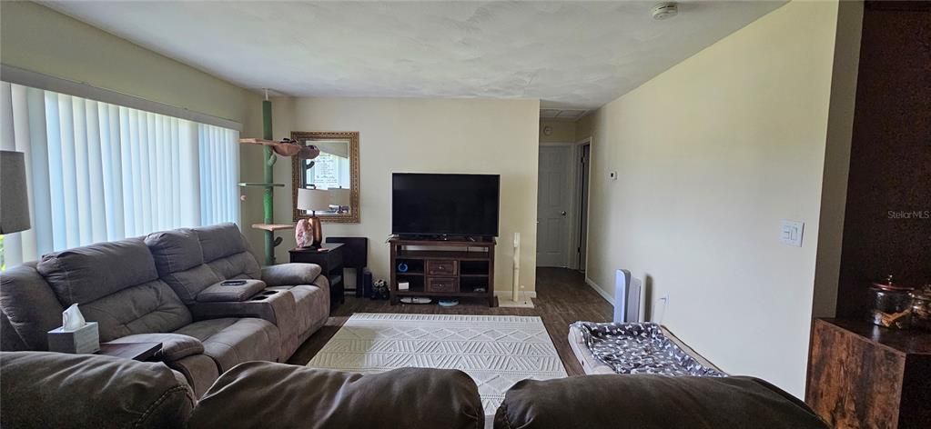 For Rent: $2,250 (3 beds, 2 baths, 1398 Square Feet)