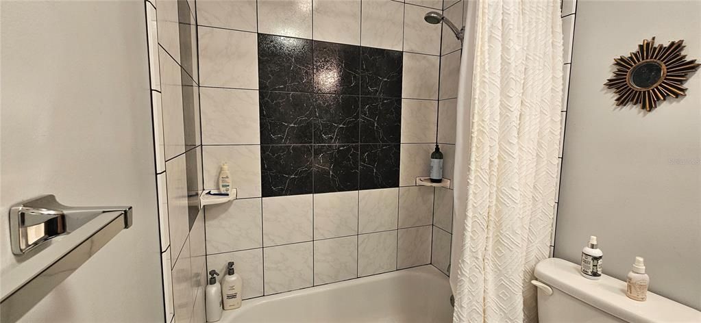 For Rent: $2,250 (3 beds, 2 baths, 1398 Square Feet)