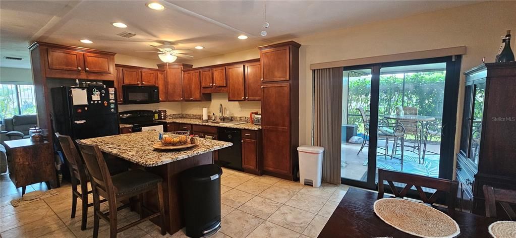 For Rent: $2,250 (3 beds, 2 baths, 1398 Square Feet)