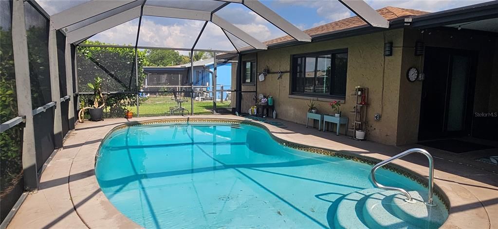 For Rent: $2,250 (3 beds, 2 baths, 1398 Square Feet)