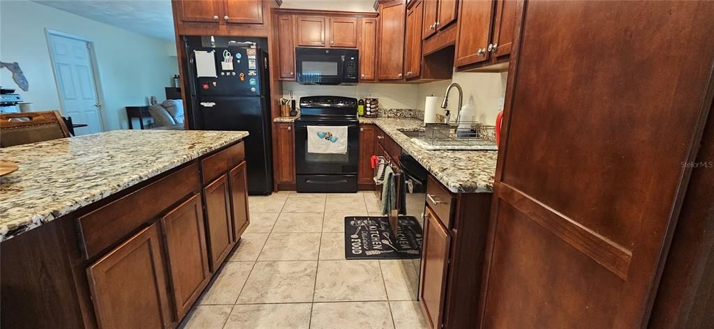 For Rent: $2,250 (3 beds, 2 baths, 1398 Square Feet)