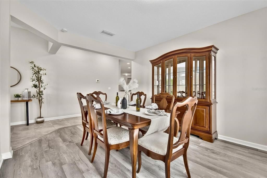En Venta: $499,900 (4 camas, 3 baños, 2763 Pies cuadrados)