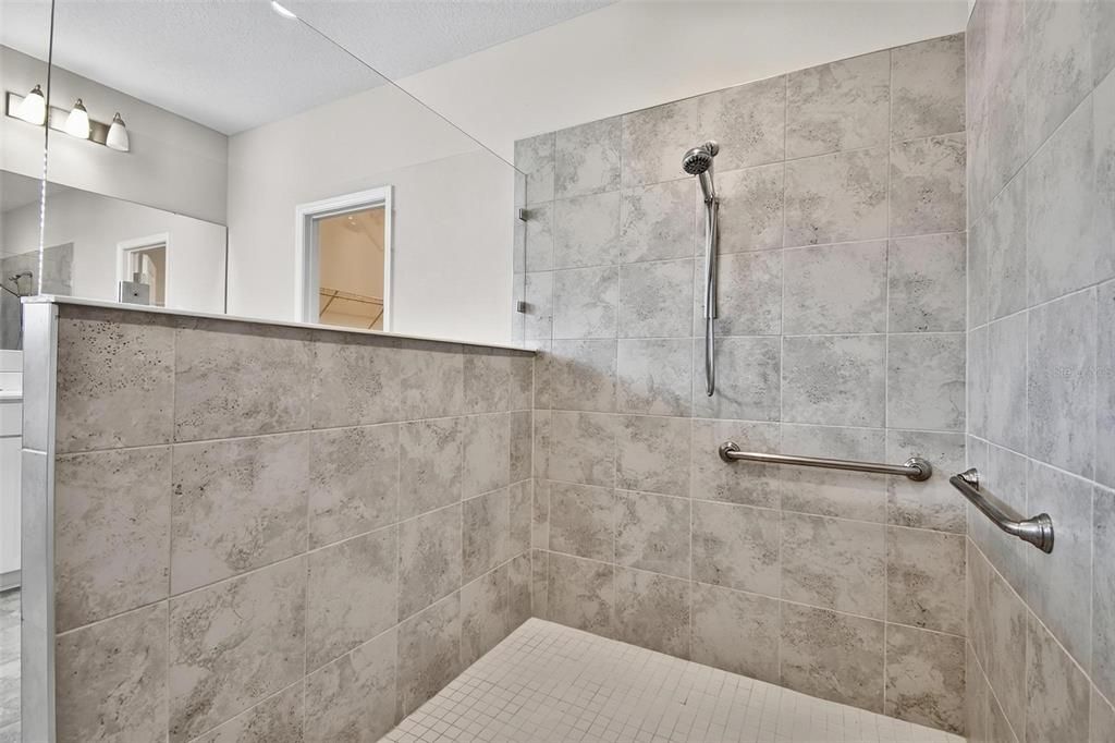 En Venta: $499,900 (4 camas, 3 baños, 2763 Pies cuadrados)