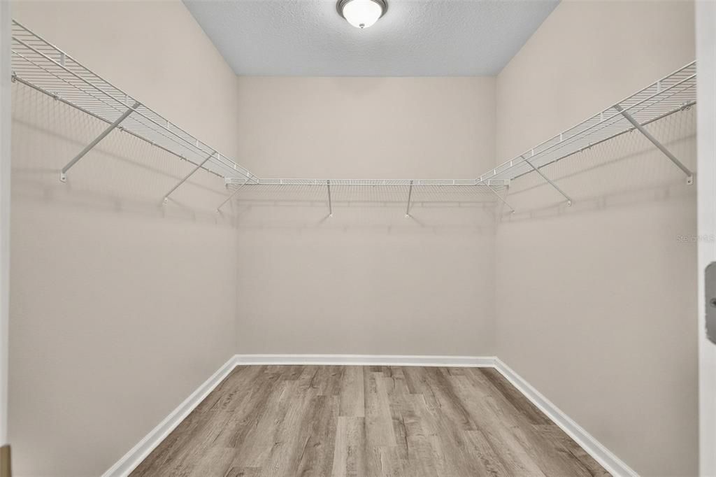 En Venta: $499,900 (4 camas, 3 baños, 2763 Pies cuadrados)