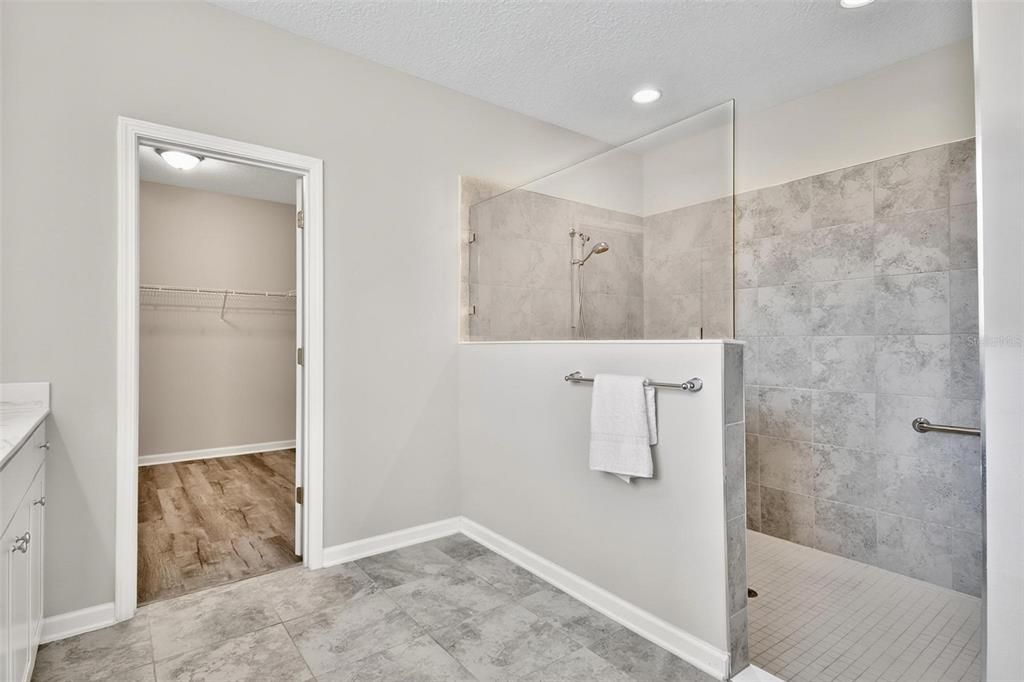 En Venta: $499,900 (4 camas, 3 baños, 2763 Pies cuadrados)