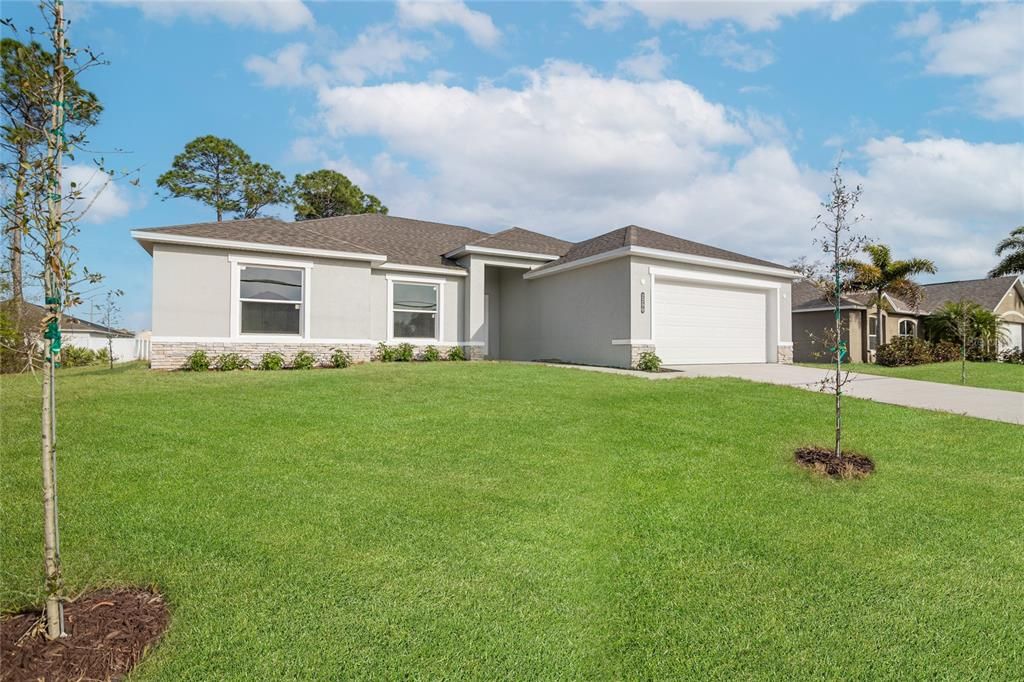Active With Contract: $332,990 (3 beds, 2 baths, 1779 Square Feet)