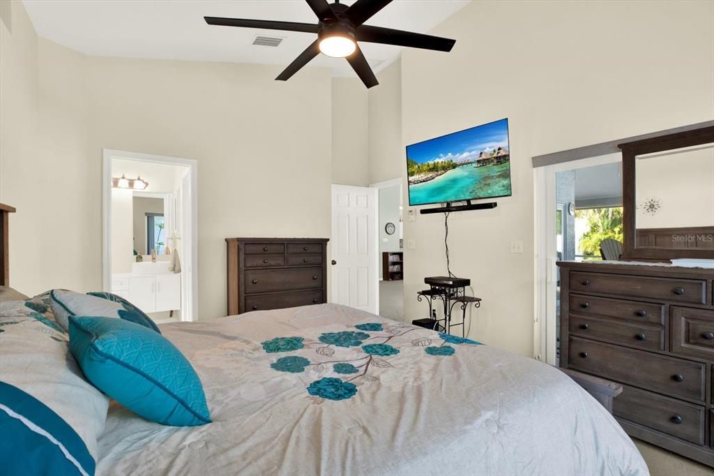 Active With Contract: $599,900 (3 beds, 2 baths, 1540 Square Feet)