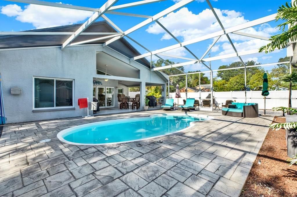 Active With Contract: $599,900 (3 beds, 2 baths, 1540 Square Feet)