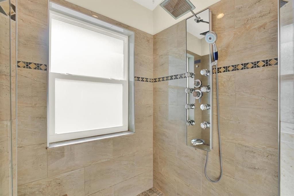 Active With Contract: $599,900 (3 beds, 2 baths, 1540 Square Feet)
