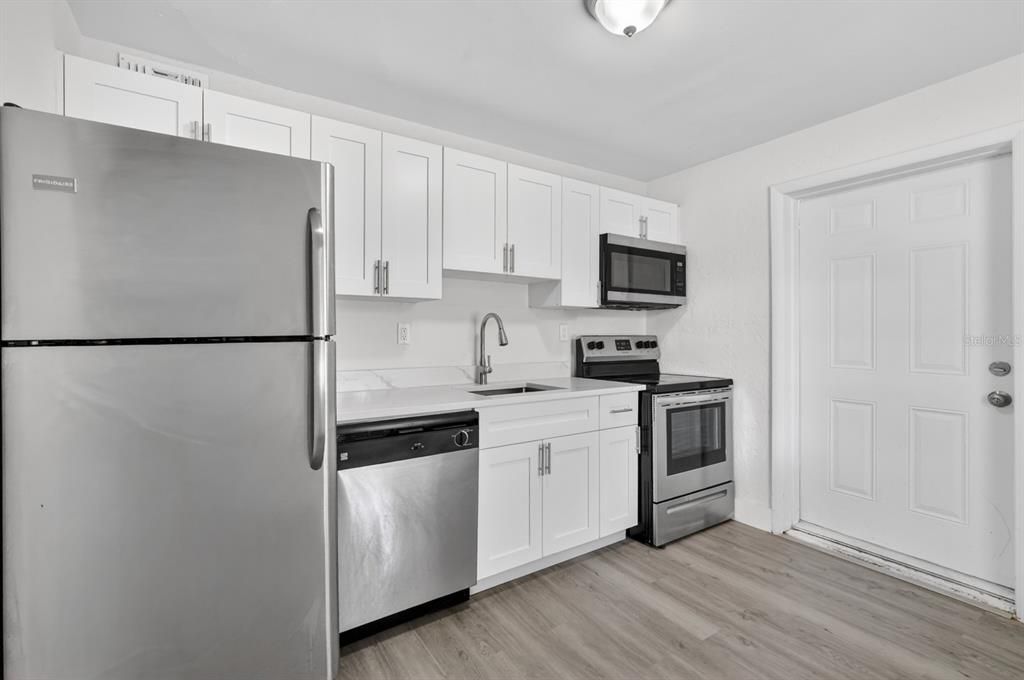 На продажу: $189,000 (3 спален, 1 ванн, 822 Квадратных фут)