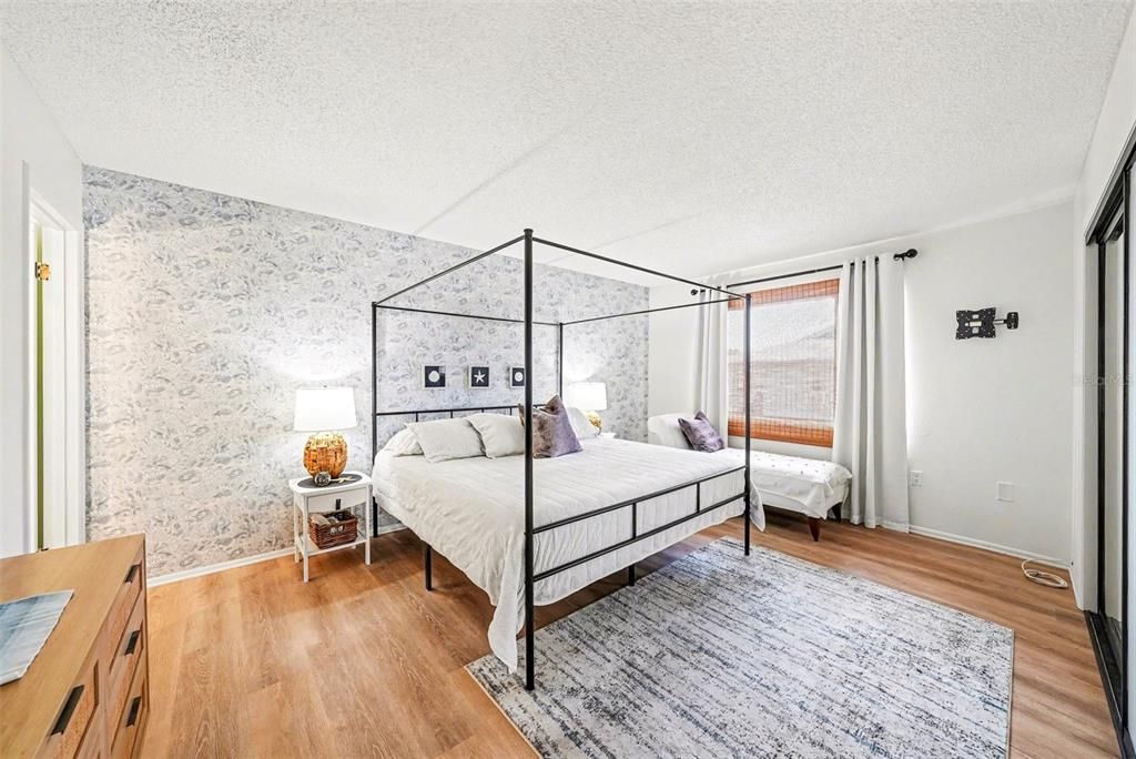 For Sale: $117,000 (2 beds, 2 baths, 1320 Square Feet)