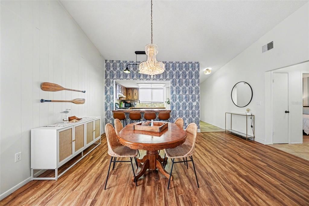 For Sale: $117,000 (2 beds, 2 baths, 1320 Square Feet)