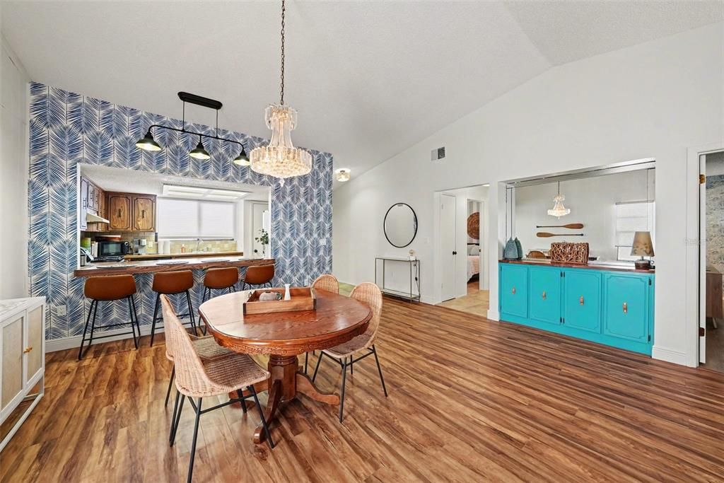 For Sale: $117,000 (2 beds, 2 baths, 1320 Square Feet)