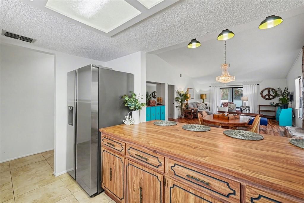 For Sale: $117,000 (2 beds, 2 baths, 1320 Square Feet)