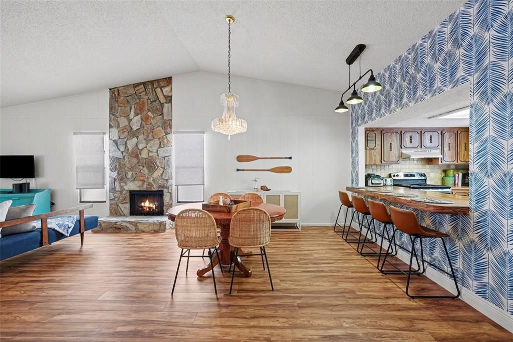 For Sale: $117,000 (2 beds, 2 baths, 1320 Square Feet)