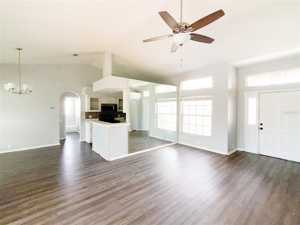 En Venta: $279,900 (3 camas, 2 baños, 1386 Pies cuadrados)