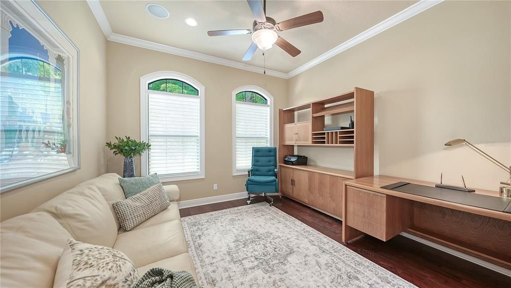 Activo con contrato: $2,499,990 (4 camas, 3 baños, 3215 Pies cuadrados)