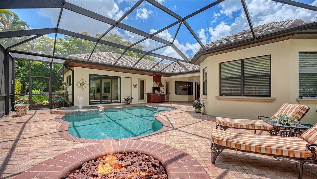 Activo con contrato: $2,499,990 (4 camas, 3 baños, 3215 Pies cuadrados)