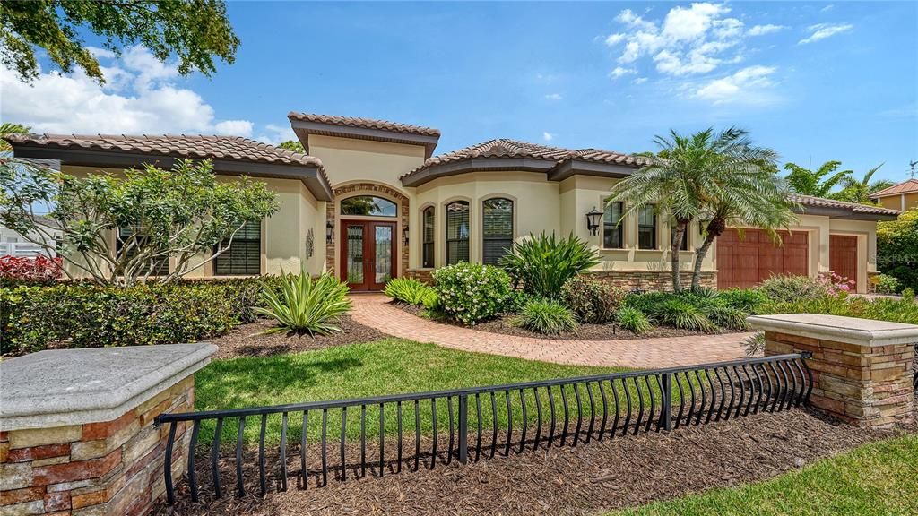 Activo con contrato: $2,499,990 (4 camas, 3 baños, 3215 Pies cuadrados)