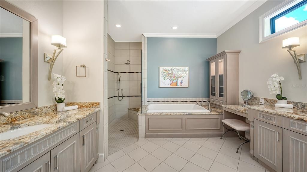 Activo con contrato: $2,499,990 (4 camas, 3 baños, 3215 Pies cuadrados)