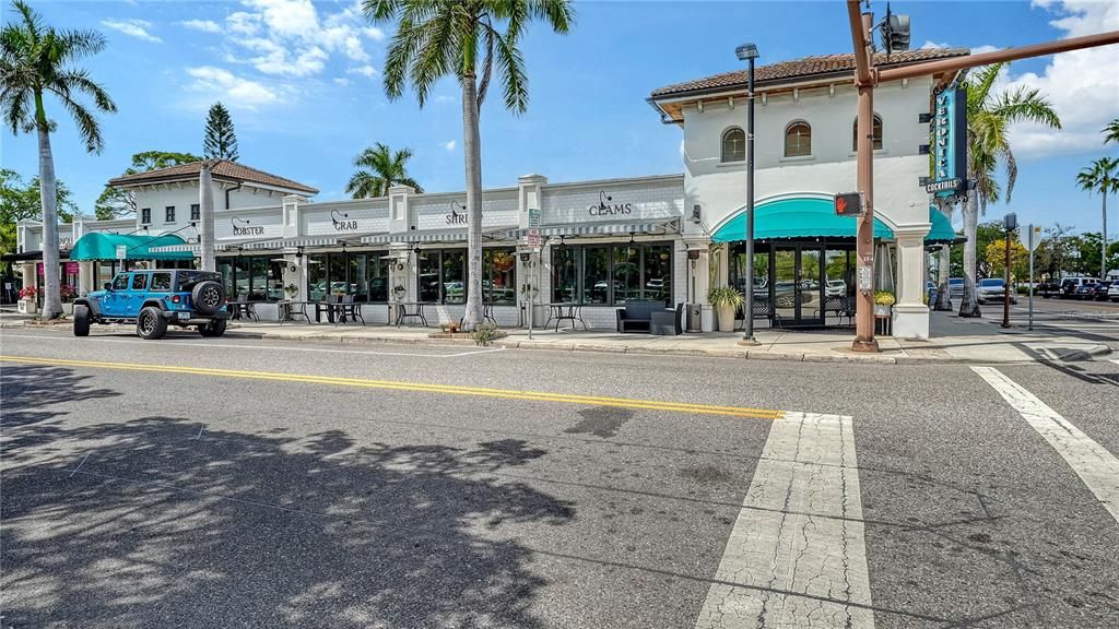 Activo con contrato: $2,499,990 (4 camas, 3 baños, 3215 Pies cuadrados)