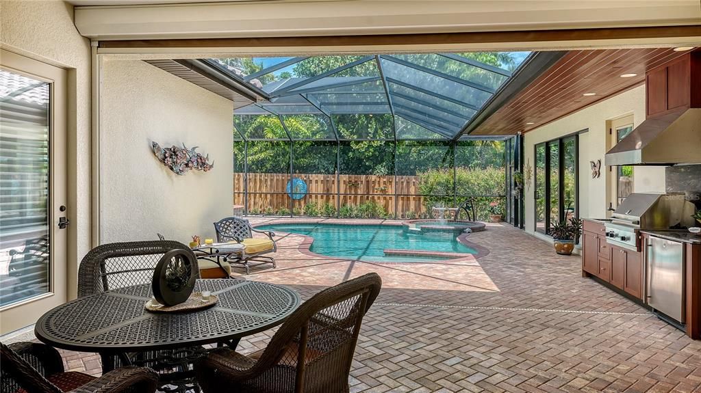 Activo con contrato: $2,499,990 (4 camas, 3 baños, 3215 Pies cuadrados)